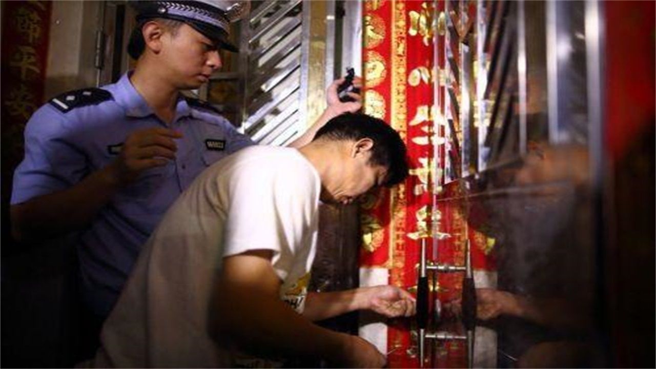 吴忠请开锁师傅开了锁后，师傅为什么一般都不进门，就算主人请也不进去？